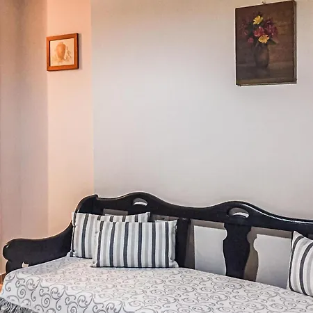 1 Bedroom Amazing Apartment In Leventoxori, Ilias Korakochori